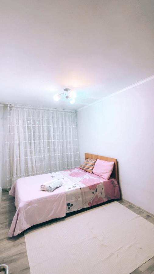 2 Комн Квартира На Новой Площади Apartment Алма Ата Екстериор снимка